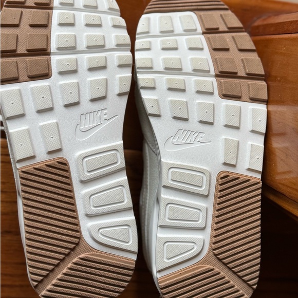 Nike Air Max SC in white/cream. Size 7 - Picture 5 of 5
